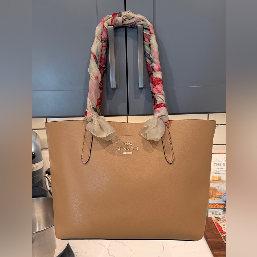 Coach Leather Avenue Tote - Beechwood F31535